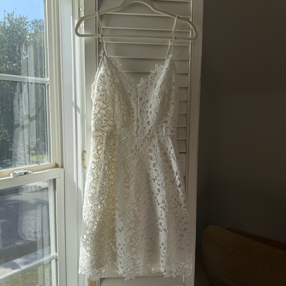 ASTR The Label White Lace Knee Length Dress